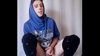 Sexy twink cums three times and expands his anal hole to the maximum