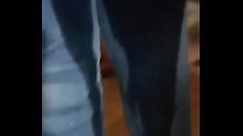 Laska posikała się w spodnie