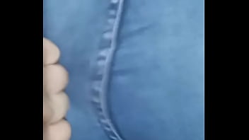 Laska posikała się w spodnie