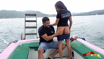 Sexo anal em alto mar