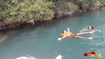 Sexo anal em alto mar