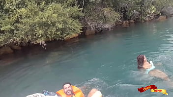 Sexo anal em alto mar