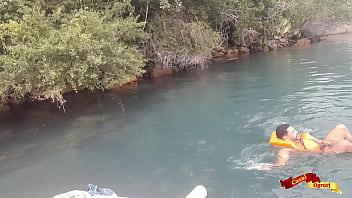 Sexo anal em alto mar