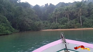 Sexo anal em alto mar