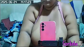 Camera escondida flagra enteada se masturba para namorado