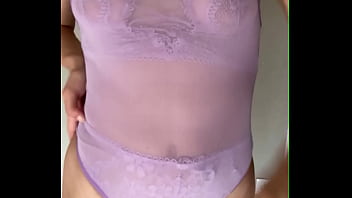 Un body transparent et en dessous un ensemble qui fait aussi body