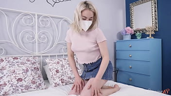 Stunning blonde kira stone 2 has a cunt explosion over da bed