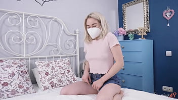 Stunning blonde kira stone 2 has a cunt explosion over da bed