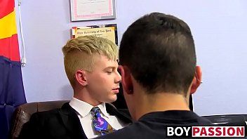 Aaron Blowing Kylers Thick Dick thumbnail