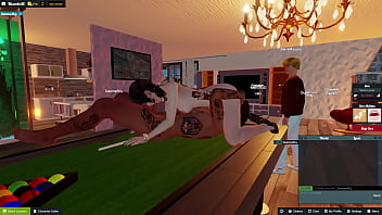 Comendo a safada no meio da festa