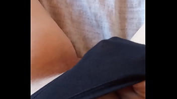 Gretala in slip neri e pelosa