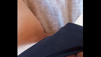 Gretala in slip neri e pelosa