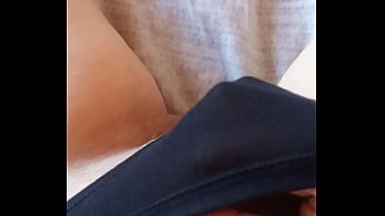 Gretala in slip neri e pelosa