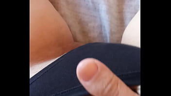 Gretala in slip neri e pelosa