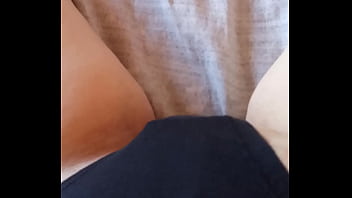 Gretala in slip neri e pelosa