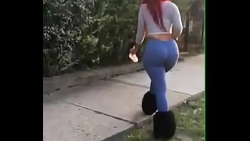 Big booty ebony ass jiggle while walking