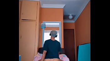 J'ai surpris mon bb sa chambre entrain de faire ça