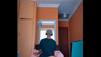 J'ai surpris mon bb sa chambre entrain de faire ça