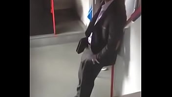 Excitado No Metrô thumbnail