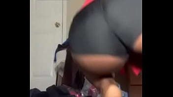 Girl making her ass bounce