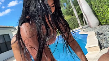 Latina with a big juicy booty dia bella twerking on teddy tarantino's cock poolside