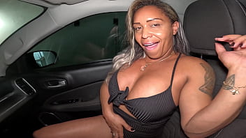 Passeio sem fodi a buceta greluda da anny no carro