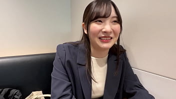 パート1【自らの痴態でお小遣いを稼ごうとする倫理観ぶっ飛び系美人が初ハメ撮り】彼氏のチ●ポだけじゃ満足できない…涼しげな顔してムッツリちゃんがカメラにオナニー見せつけ浮気チ●ポをオネダリ！彼氏とセフレに抱かれまくった神くびれ&ぷりっぷりの美尻を責め立てるコスプレ&ハメ撮りセックス！【あまちゅあハメrec＃ユイ＃ol】