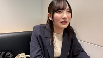 パート1【自らの痴態でお小遣いを稼ごうとする倫理観ぶっ飛び系美人が初ハメ撮り】彼氏のチ●ポだけじゃ満足できない…涼しげな顔してムッツリちゃんがカメラにオナニー見せつけ浮気チ●ポをオネダリ！彼氏とセフレに抱かれまくった神くびれ&ぷりっぷりの美尻を責め立てるコスプレ&ハメ撮りセックス！【あまちゅあハメrec＃ユイ＃ol】