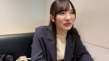 パート1【自らの痴態でお小遣いを稼ごうとする倫理観ぶっ飛び系美人が初ハメ撮り】彼氏のチ●ポだけじゃ満足できない…涼しげな顔してムッツリちゃんがカメラにオナニー見せつけ浮気チ●ポをオネダリ！彼氏とセフレに抱かれまくった神くびれ&ぷりっぷりの美尻を責め立てるコスプレ&ハメ撮りセックス！【あまちゅあハメrec＃ユイ＃ol】