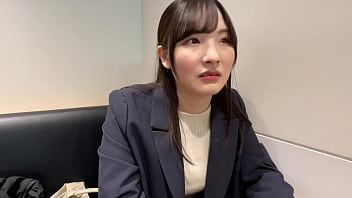 パート1【自らの痴態でお小遣いを稼ごうとする倫理観ぶっ飛び系美人が初ハメ撮り】彼氏のチ●ポだけじゃ満足できない…涼しげな顔してムッツリちゃんがカメラにオナニー見せつけ浮気チ●ポをオネダリ！彼氏とセフレに抱かれまくった神くびれ&ぷりっぷりの美尻を責め立てるコスプレ&ハメ撮りセックス！【あまちゅあハメrec＃ユイ＃ol】