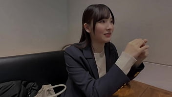 パート1【自らの痴態でお小遣いを稼ごうとする倫理観ぶっ飛び系美人が初ハメ撮り】彼氏のチ●ポだけじゃ満足できない…涼しげな顔してムッツリちゃんがカメラにオナニー見せつけ浮気チ●ポをオネダリ！彼氏とセフレに抱かれまくった神くびれ&ぷりっぷりの美尻を責め立てるコスプレ&ハメ撮りセックス！【あまちゅあハメrec＃ユイ＃ol】