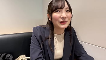 パート1【自らの痴態でお小遣いを稼ごうとする倫理観ぶっ飛び系美人が初ハメ撮り】彼氏のチ●ポだけじゃ満足できない…涼しげな顔してムッツリちゃんがカメラにオナニー見せつけ浮気チ●ポをオネダリ！彼氏とセフレに抱かれまくった神くびれ&ぷりっぷりの美尻を責め立てるコスプレ&ハメ撮りセックス！【あまちゅあハメrec＃ユイ＃ol】