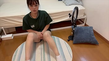 ライブ配信終わったらオナニーするって決めてた女子大生。やっぱりおまんこ触ると気持ちいい