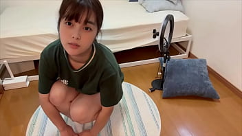 ライブ配信終わったらオナニーするって決めてた女子大生。やっぱりおまんこ触ると気持ちいい