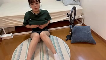 ライブ配信終わったらオナニーするって決めてた女子大生。やっぱりおまんこ触ると気持ちいい