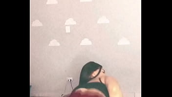 Gostosa isaabreuw rebolando muito