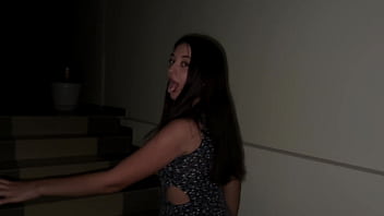 Fuck tinder big ass stranger give me her tight pussy in random entrance but i accidentally cum inside