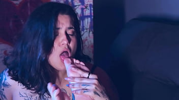 Wanna suck this pretty toes