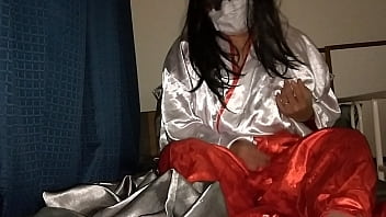 つるつるテロテロサテンの巫女のコスプレ衣裳で女装して、オナニーしてみた thumbnail