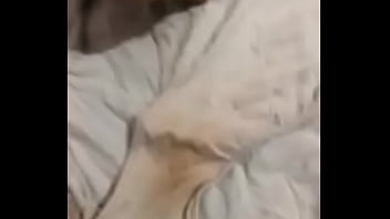 Oliendo las bragas usadas