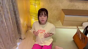 まだ性の知識がない状態でオナニーする笑顔が可愛い女子大生。はぁはぁいいながら気持ちよくなる