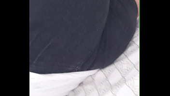 Tocándome mi enorme booty