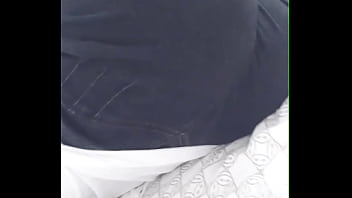 Tocándome mi enorme booty