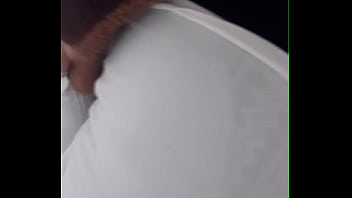 Tocándome mi enorme booty