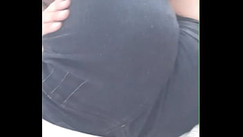 Tocándome mi enorme booty