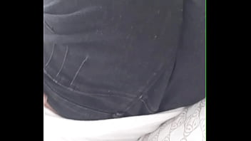 Tocándome mi enorme booty