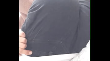 Tocándome mi enorme booty