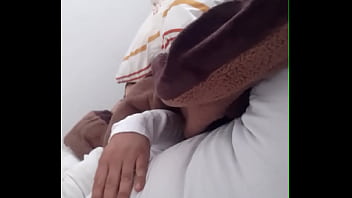 Tocándome mi enorme booty