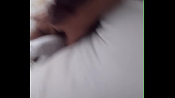 Tocándome mi enorme booty