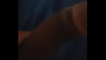 Amigo de papá me manda vídeo masturbándose